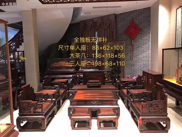 一套精品老撾大紅酸枝獨板沙發(fā)，如今市面上已經(jīng)很稀缺了